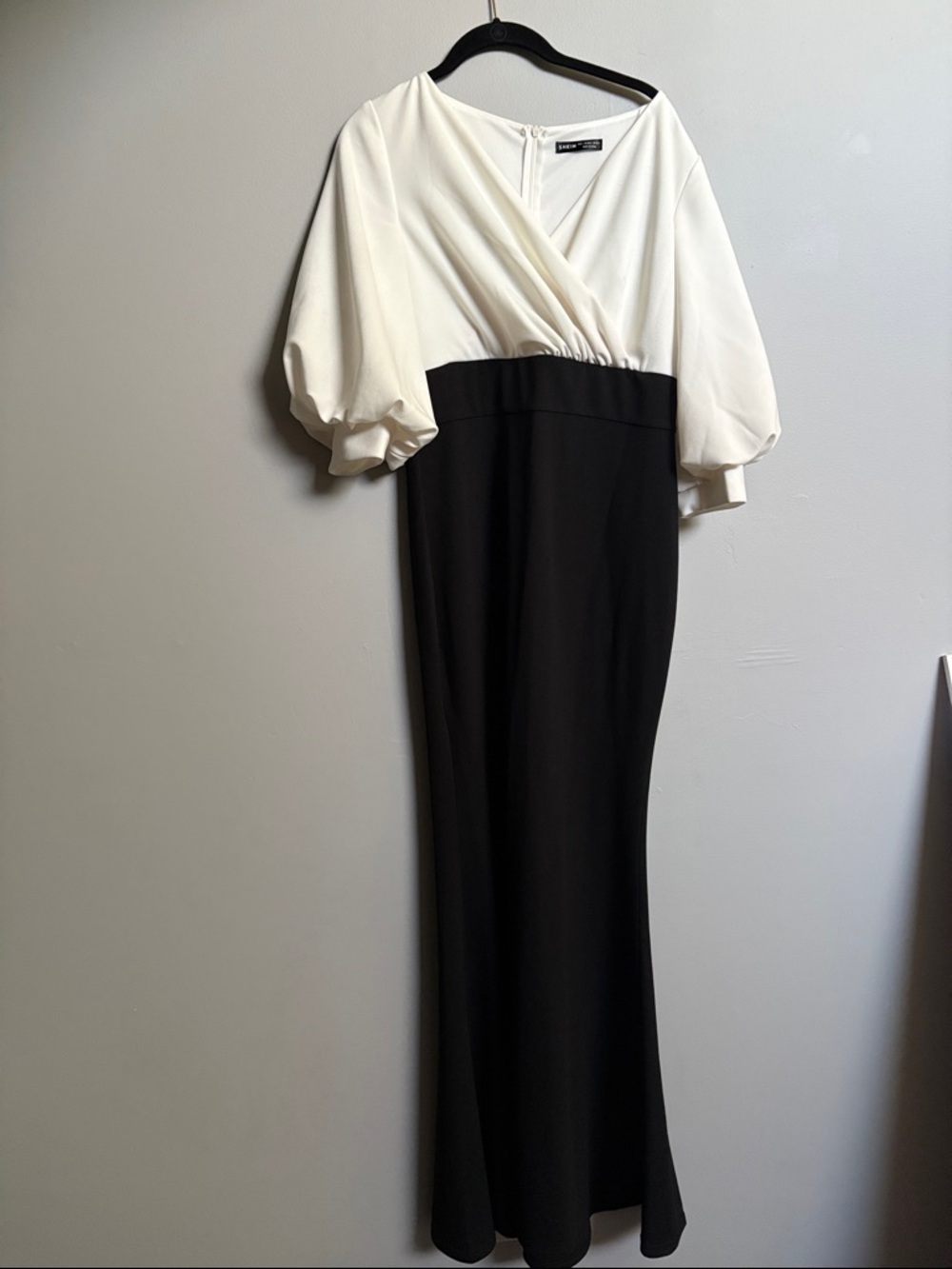 SHEIN Black and White V-Neck Maxi Dress with Puff Sleeves